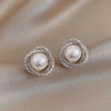 Blanke spiraløredobber med perler i sølv